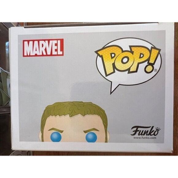 Funko Pop! Marvel Thor Ragnarok Thor #335 GITD 2018 SDCC Sticker w/ Protector - Picture 6 of 7